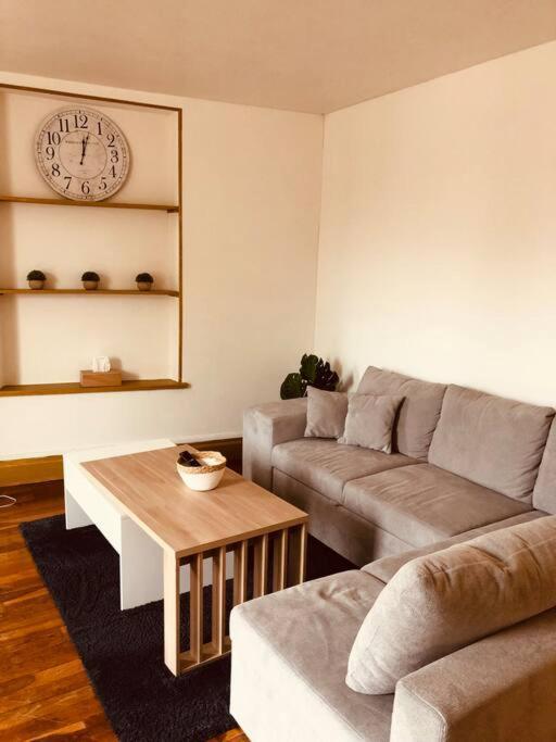 Spacieux Et Elegant Appartement Idealement Situe. Chamouilley Bagian luar foto